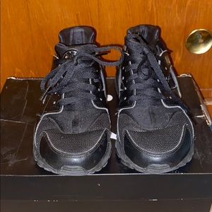 All Black Nike huarache